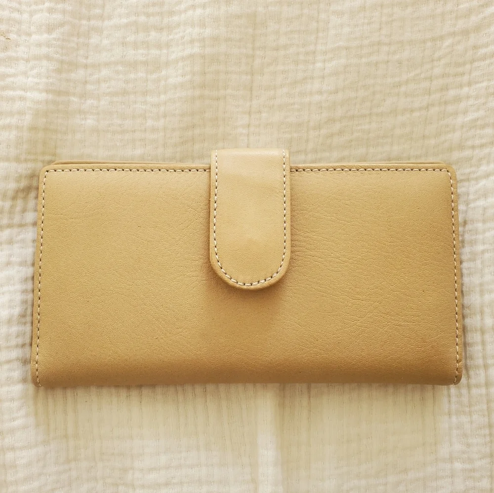 💎$3 WITH BUNDLE💎 Tan Leather Wallet